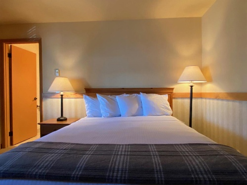 Cousin's Country Inn image 1