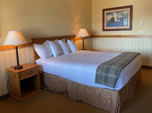 Cousin's Country Inn image 17