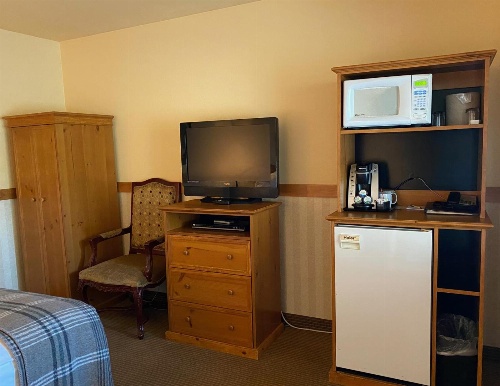 Cousin's Country Inn image 3