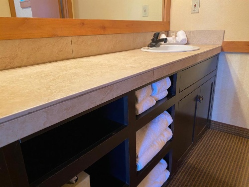 Cousin's Country Inn image 9